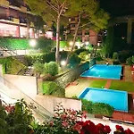 Gasthuis Privata Nell'appartamento In Zona Residenziale Con 2 Piscine Rapallo
