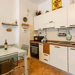 Privata Nell'appartamento In Zona Residenziale Con 2 Piscine *