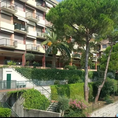 Privata Nell'appartamento In Zona Residenziale Con 2 Piscine Guest house *