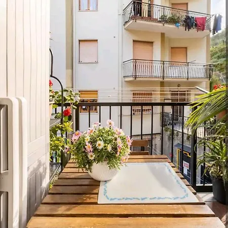 Privata Nell'appartamento In Zona Residenziale Con 2 Piscine Guest house